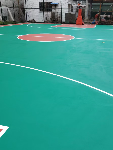 腾冲 球场长期使用易出现地面开裂